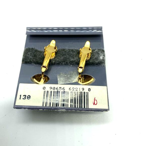 Vintage Trifari Comfort Clip On gold tone Tear Drop New Old Stock - Picture 2 of 3